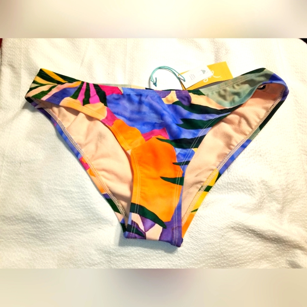 NWT MEDIUM COVERAGE HIPSTER SWIMSUIT SWIM BIKINI BOTTOM. cute